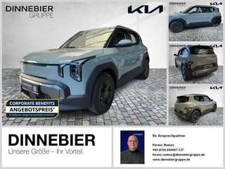 Schräge Frontansicht auf einen Kia EV2 , freigestellt