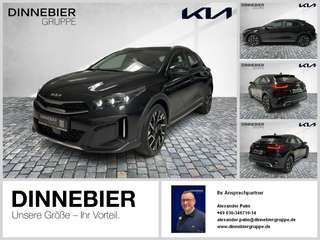 Schräge Frontansicht auf einen Kia XCeed , freigestellt