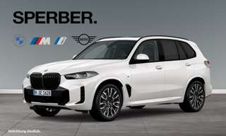 Schräge Frontansicht auf einen BMW X5 , freigestellt