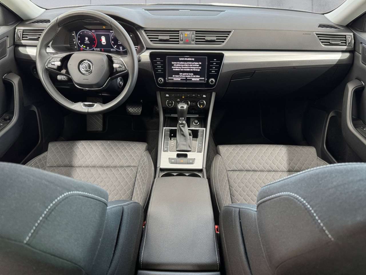 Fahrzeugbild eines Skoda Superb