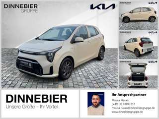 Schräge Frontansicht auf einen Kia Picanto , freigestellt