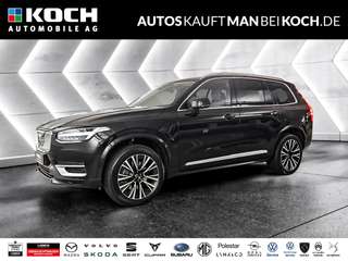 Schräge Frontansicht auf einen Volvo XC90 , freigestellt