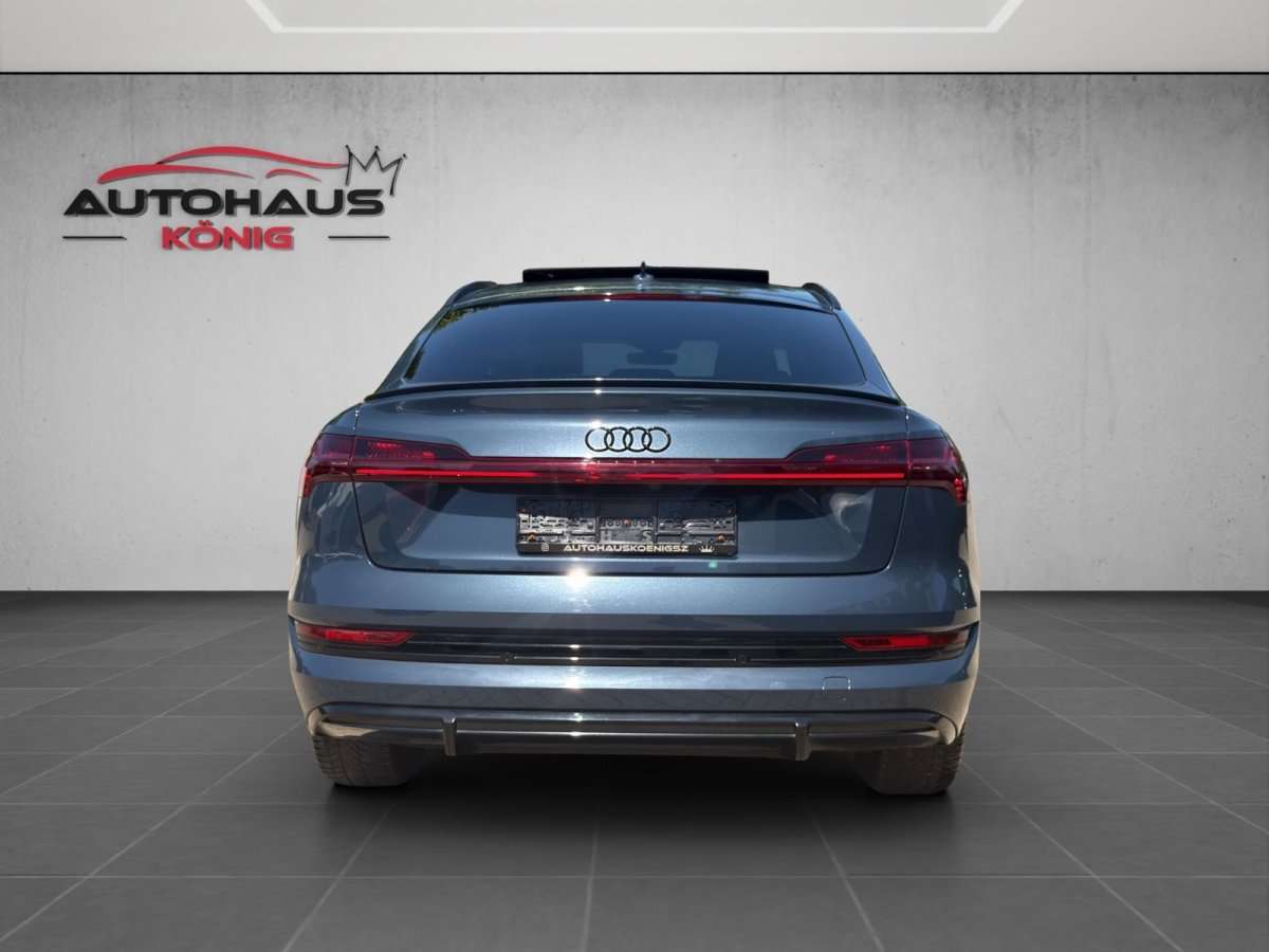 Fahrzeugbild eines Audi e-tron