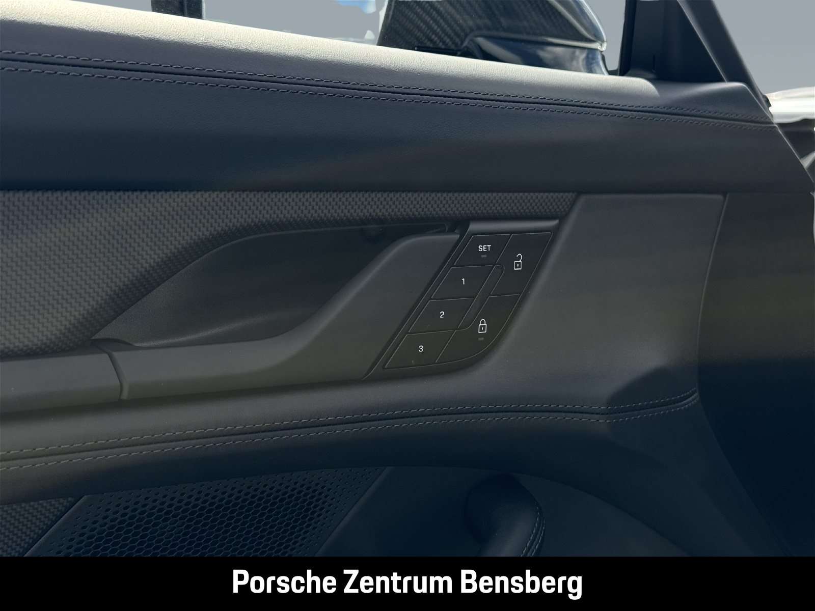 Fahrzeugbild eines Porsche Taycan