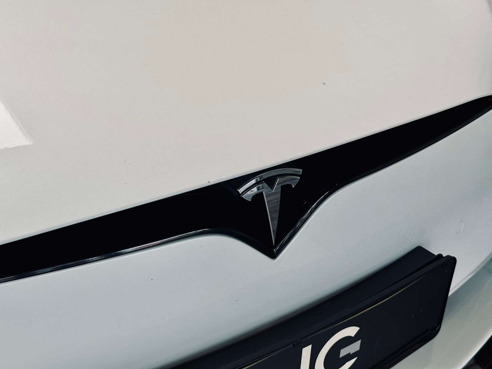 Fahrzeugbild eines TESLA Model S
