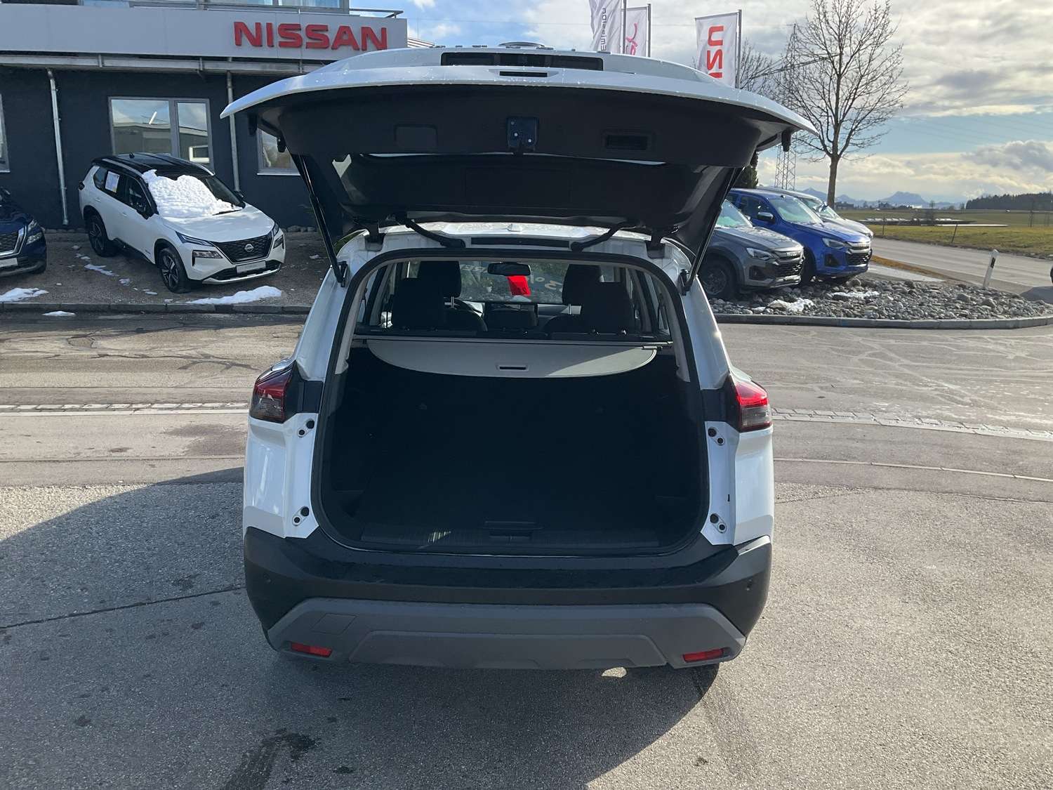 Fahrzeugbild eines Nissan X-TRAIL