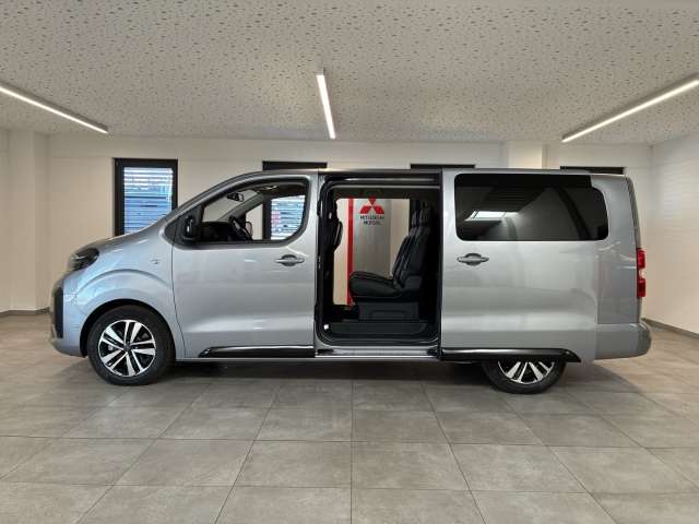 Fahrzeugbild eines Peugeot Traveller