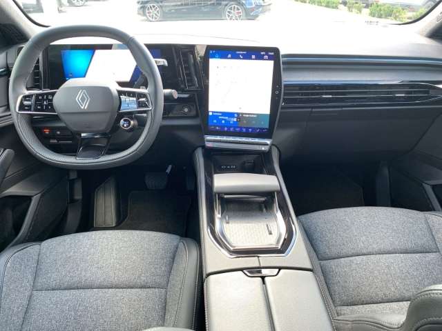 Fahrzeugbild eines Renault Rafale