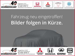 Schräge Frontansicht auf einen Opel Corsa , freigestellt
