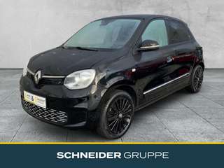 Schräge Frontansicht auf einen Renault Twingo , freigestellt