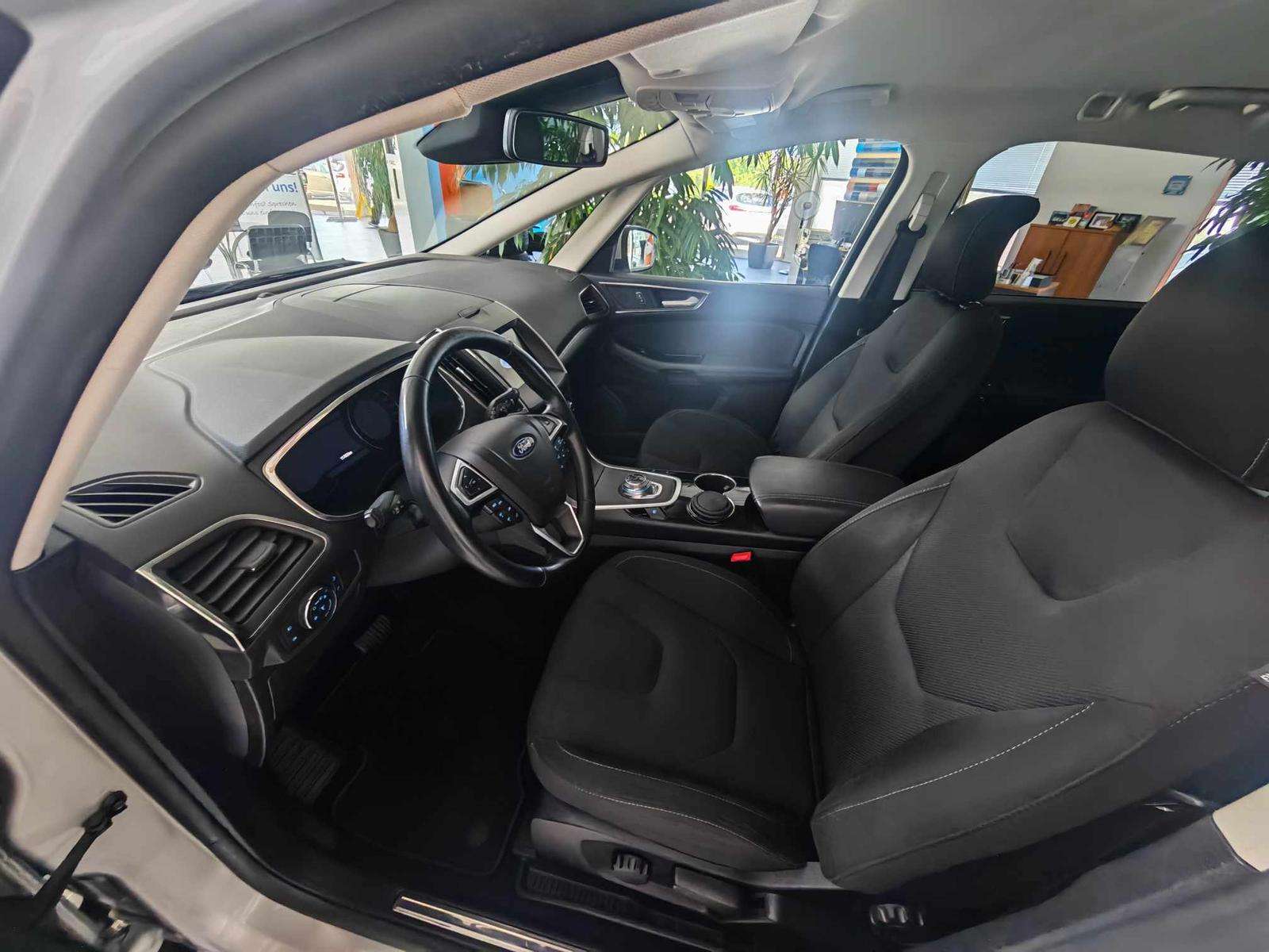 Fahrzeugbild eines Ford S-MAX