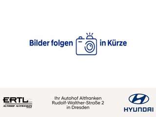 Schräge Frontansicht auf einen Hyundai Santa Fe , freigestellt