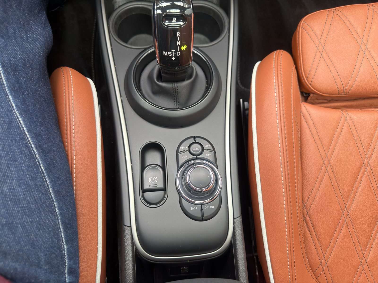 Fahrzeugbild eines MINI COOPER