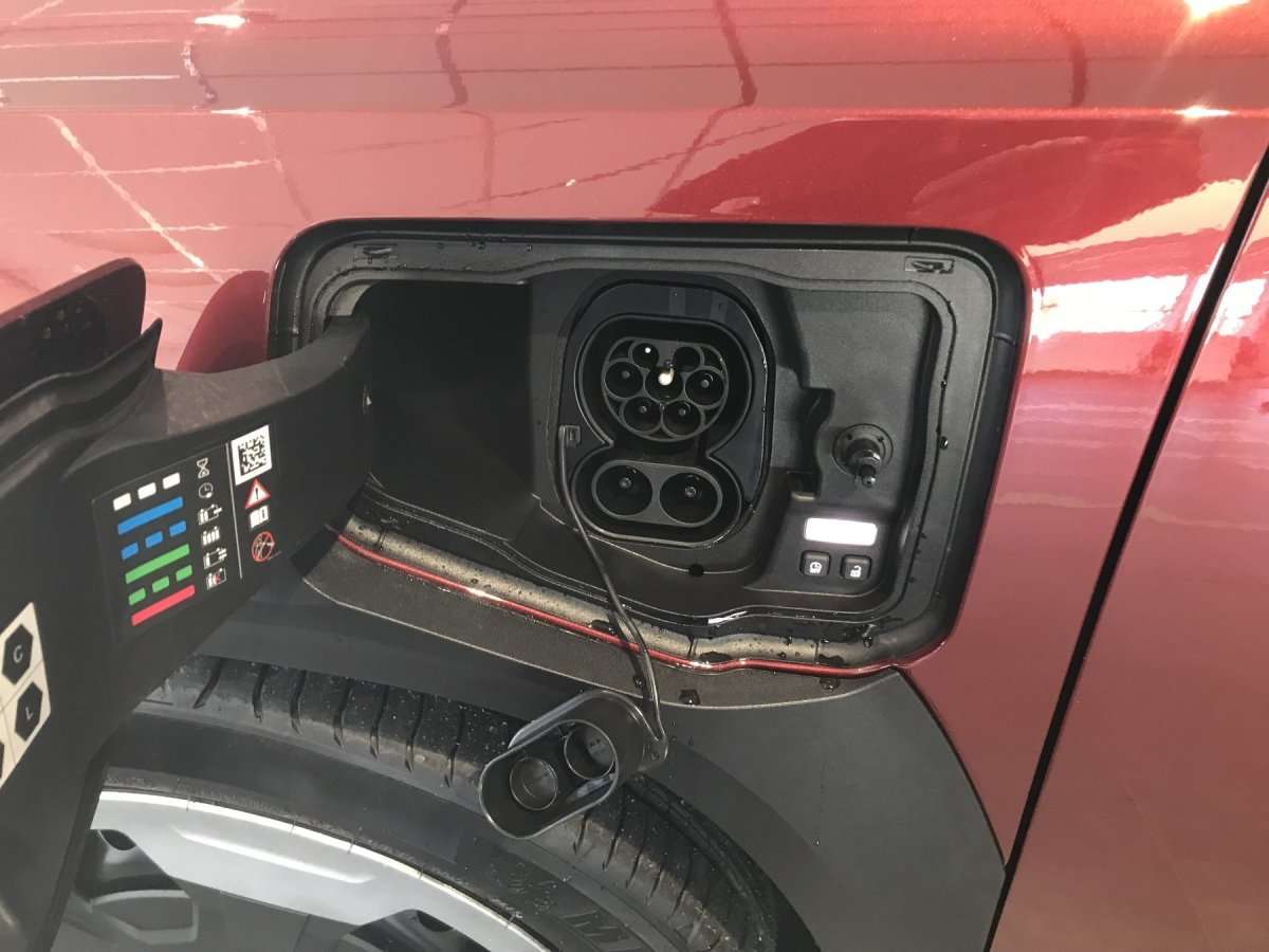 Fahrzeugbild eines Renault 4 E-TECH