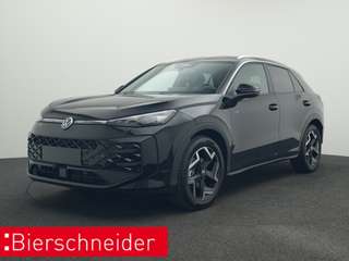 Schräge Frontansicht auf einen Volkswagen T-Roc , freigestellt