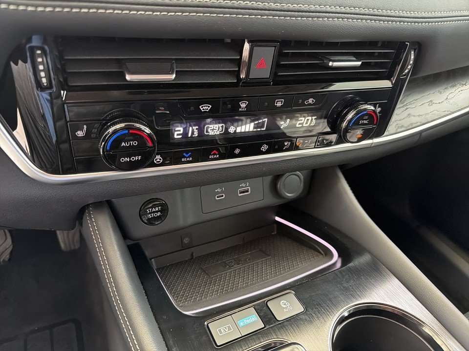 Fahrzeugbild eines Nissan X-TRAIL