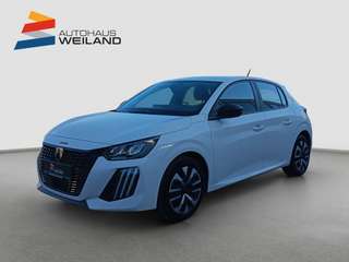 Schräge Frontansicht auf einen Peugeot 208 , freigestellt