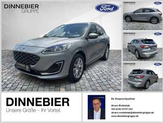 Schräge Frontansicht auf einen Ford Kuga , freigestellt