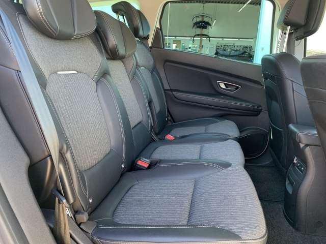 Fahrzeugbild eines Renault Grand Scénic