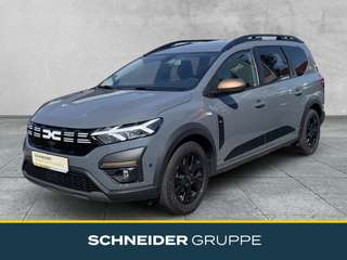 Schräge Frontansicht auf einen Dacia Jogger , freigestellt