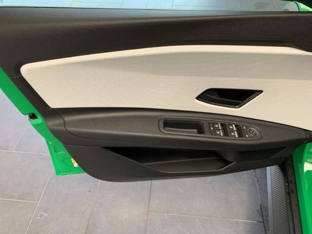 Fahrzeugbild eines Renault 5 E-TECH