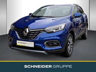 Schräge Frontansicht auf einen Renault Kadjar , freigestellt