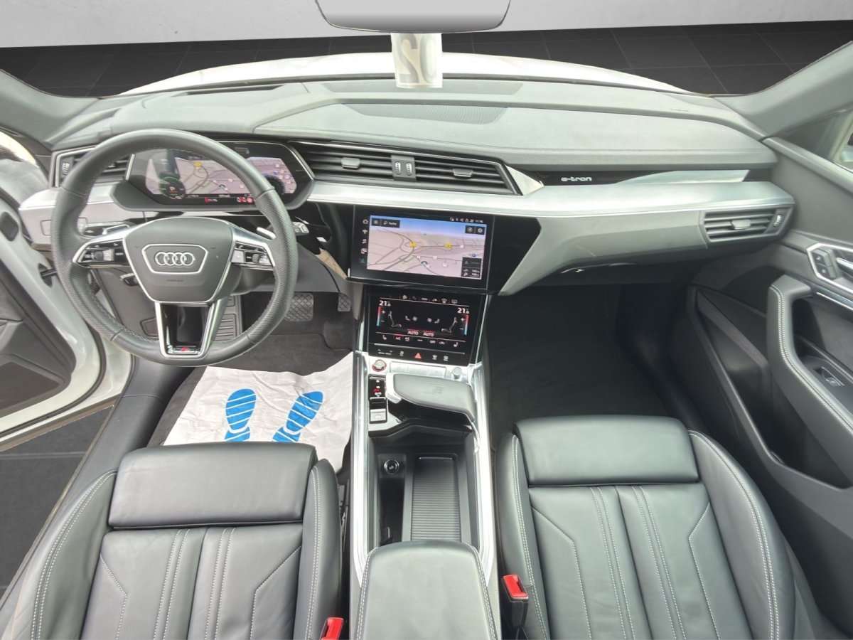Fahrzeugbild eines Audi e-tron