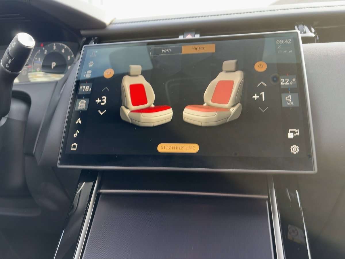 Fahrzeugbild eines Land Rover Range Rover Velar