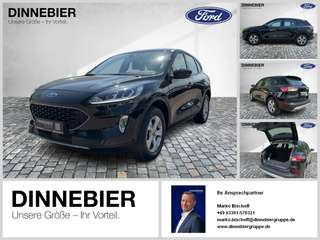 Schräge Frontansicht auf einen Ford Kuga , freigestellt