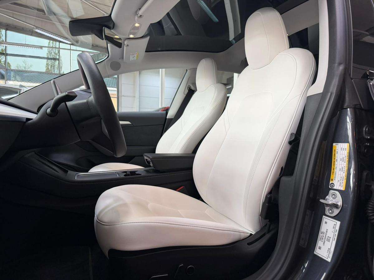 Fahrzeugbild eines TESLA Model 3