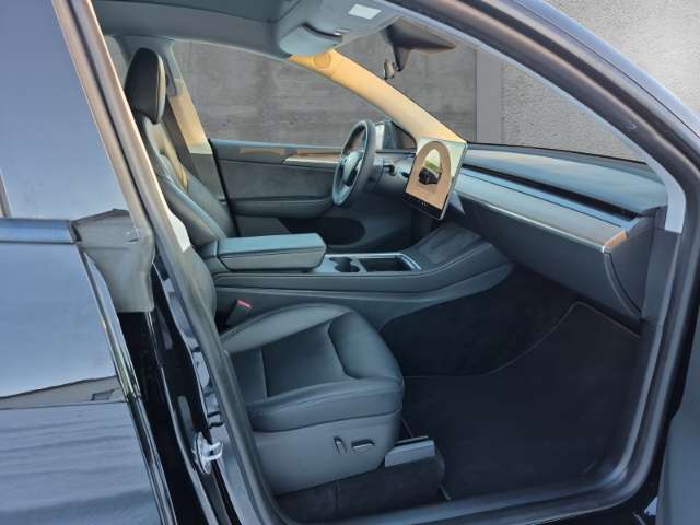 Fahrzeugbild eines TESLA Model Y