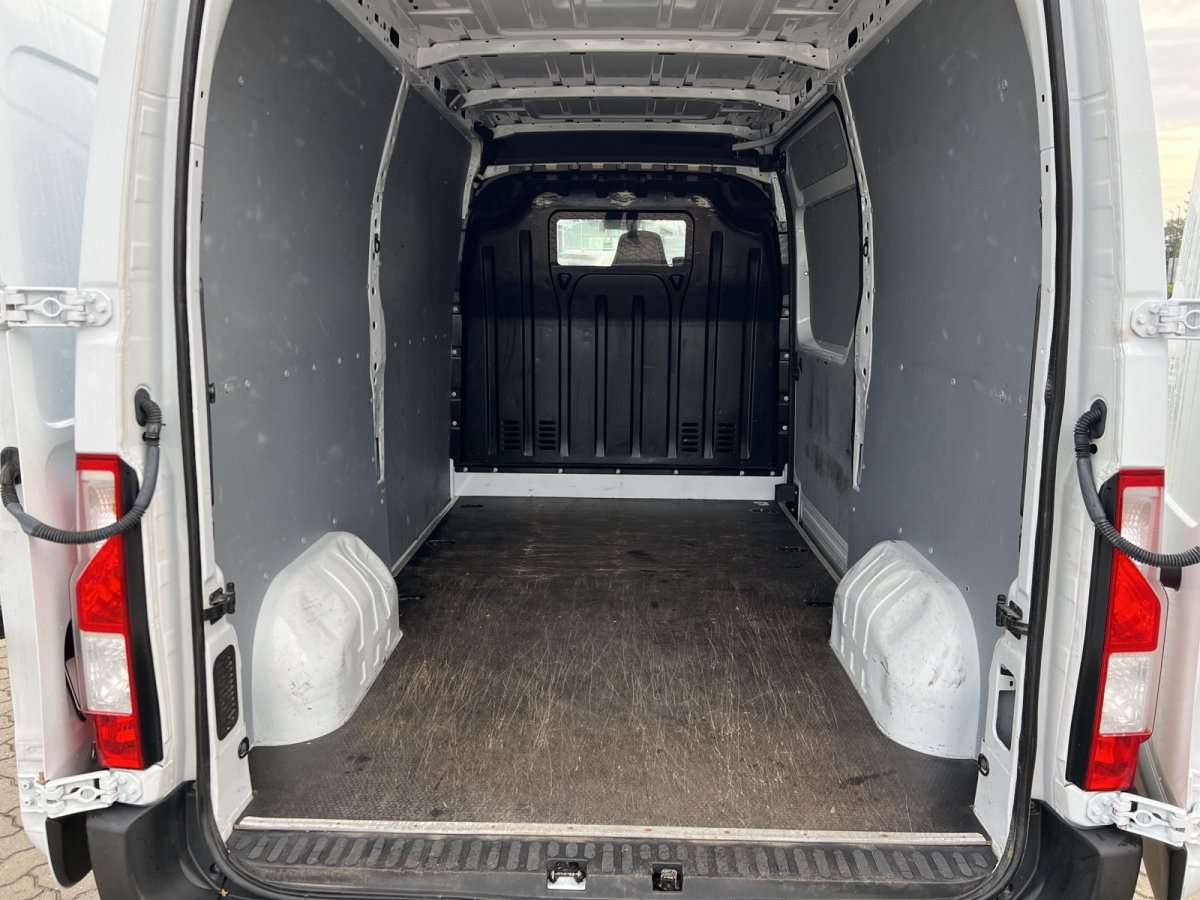 Fahrzeugbild eines Nissan Interstar