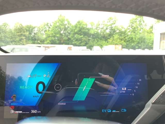 Fahrzeugbild eines Renault Rafale