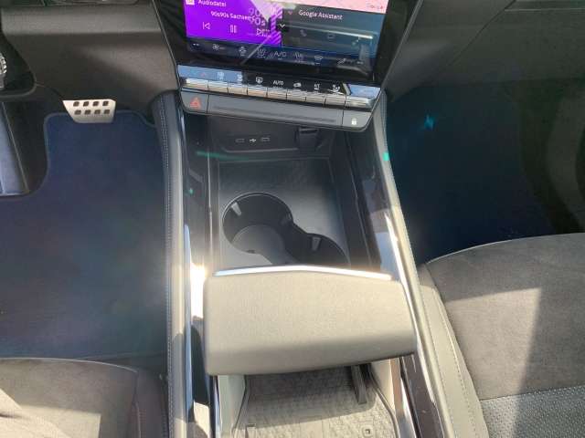 Fahrzeugbild eines Renault Rafale