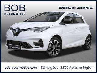 Schräge Frontansicht auf einen Renault ZOE , freigestellt