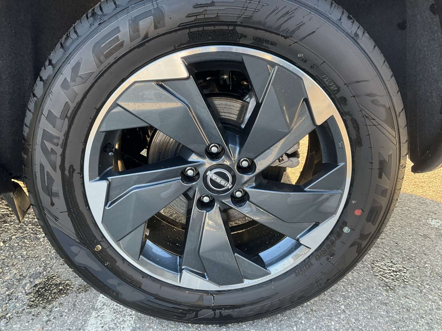 Fahrzeugbild eines Nissan X-TRAIL