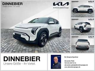 Schräge Frontansicht auf einen Kia EV3 , freigestellt