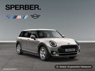 Schräge Frontansicht auf einen MINI Clubman , freigestellt