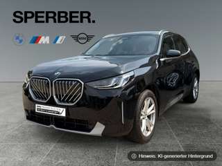 Schräge Frontansicht auf einen BMW X3 , freigestellt