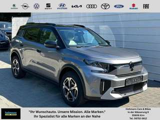 Schräge Frontansicht auf einen Citroën C3 Aircross , freigestellt