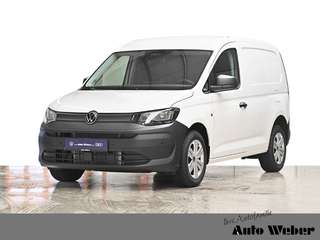 Schräge Frontansicht auf einen Volkswagen Caddy , freigestellt