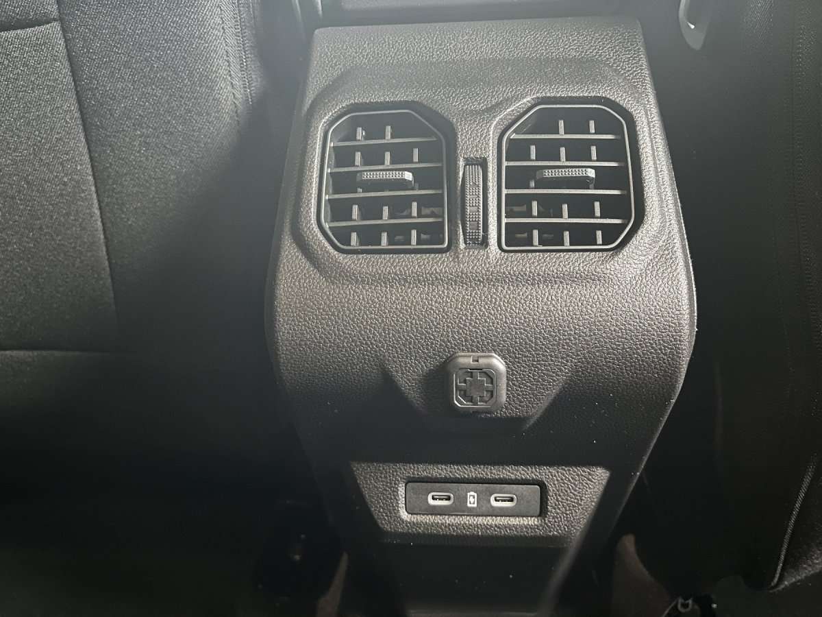 Fahrzeugbild eines Dacia Bigster