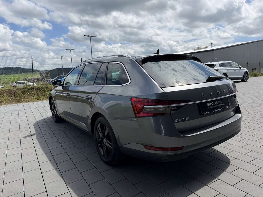 Fahrzeugbild eines Skoda Superb