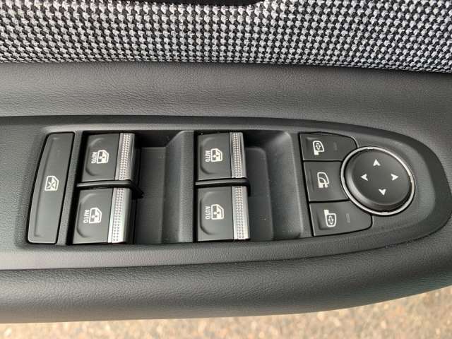 Fahrzeugbild eines Renault 4 E-TECH