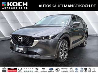 Schräge Frontansicht auf einen Mazda CX-5 , freigestellt