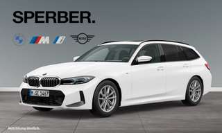 Schräge Frontansicht auf einen BMW 3er-Reihe , freigestellt