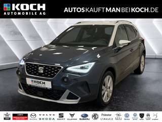 Schräge Frontansicht auf einen SEAT Arona , freigestellt