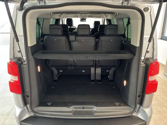 Fahrzeugbild eines Peugeot Traveller