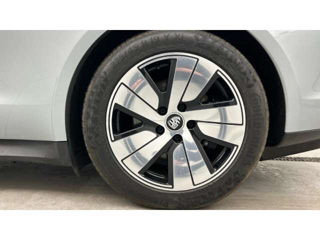 Fahrzeugbild eines Porsche Taycan