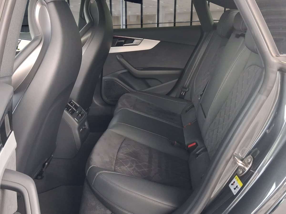 Fahrzeugbild eines Audi S5